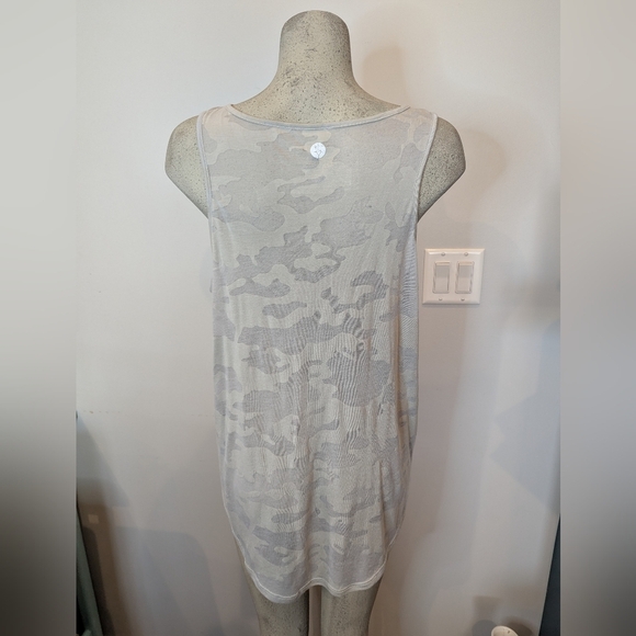 Torrid Active Camo burn out tank Grey Camo plus Size Size 2x - Picture 5 of 15